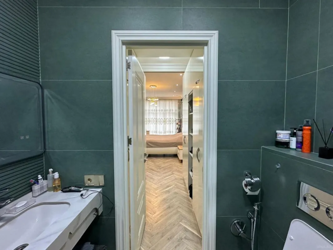 Satılır 4 otaqlı mənzil 192 m²