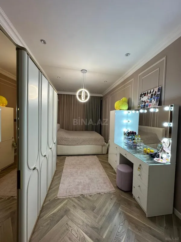 Satılır 4 otaqlı mənzil 192 m²