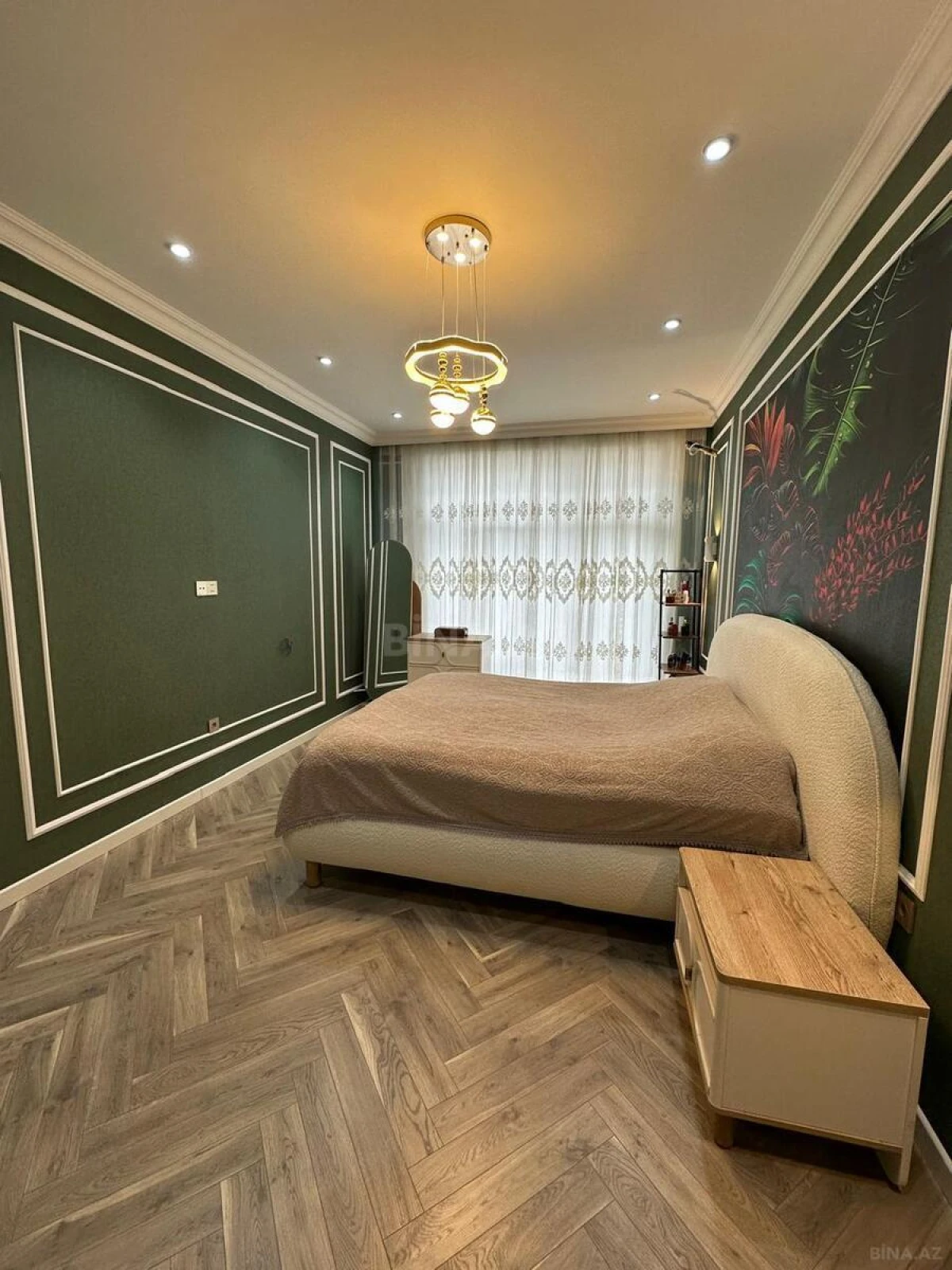 Satılır 4 otaqlı mənzil 192 m²