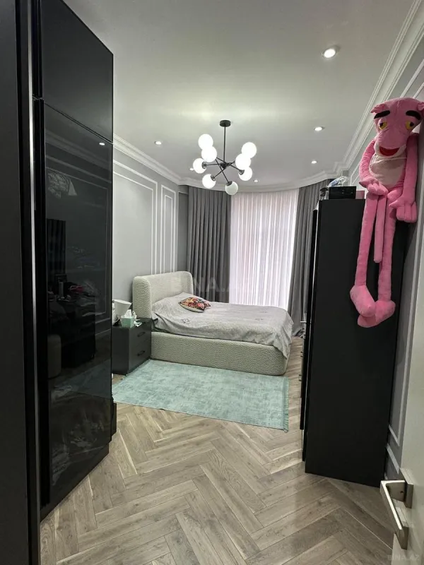 Satılır 4 otaqlı mənzil 192 m²