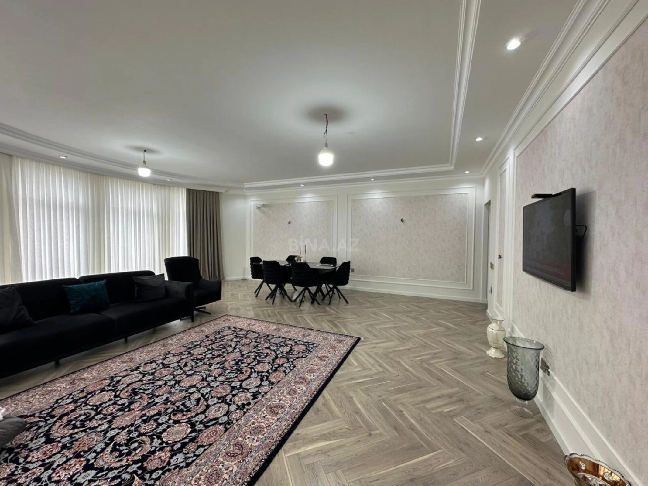 Satılır 4 otaqlı mənzil 192 m²