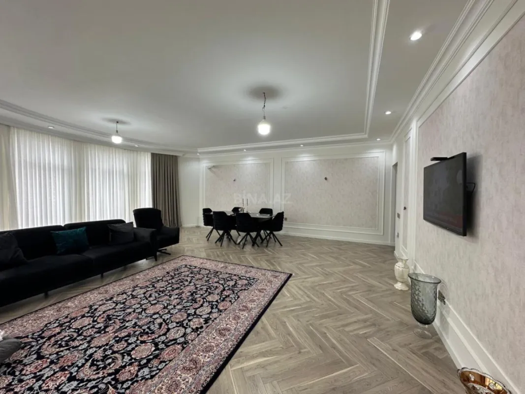Satılır 4 otaqlı mənzil 192 m²