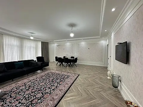 Satılır 4 otaqlı mənzil 192 m²