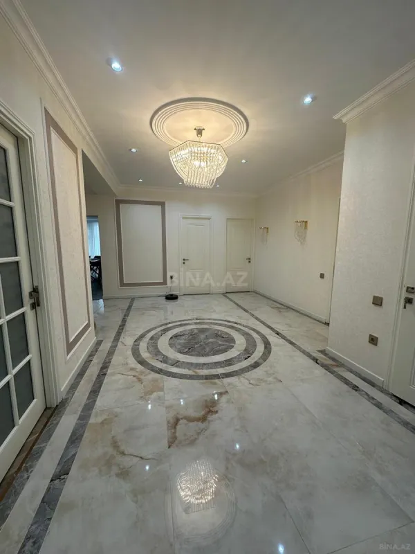 Satılır 4 otaqlı mənzil 192 m²