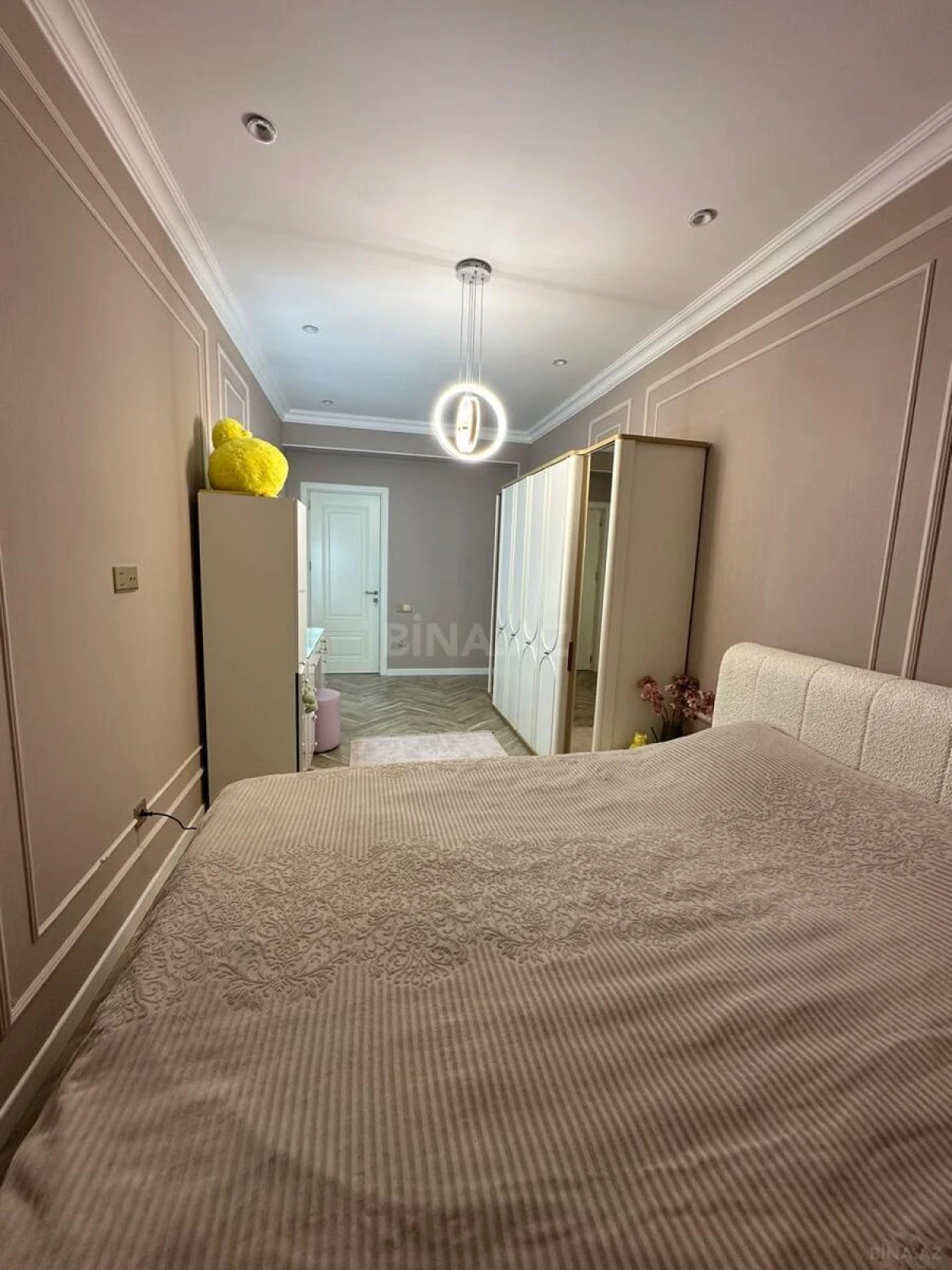 Satılır 4 otaqlı mənzil 192 m²