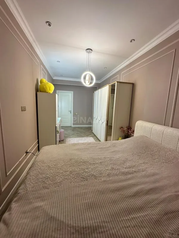 Satılır 4 otaqlı mənzil 192 m²