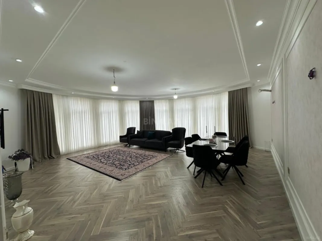 Satılır 4 otaqlı mənzil 192 m²