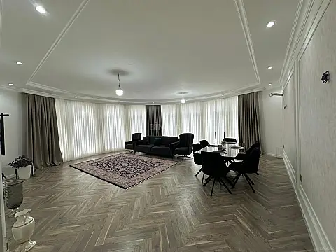 Satılır 4 otaqlı mənzil 192 m²