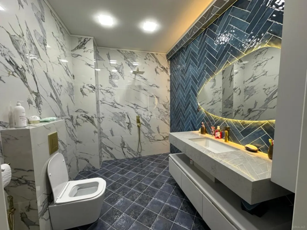 Satılır 4 otaqlı mənzil 192 m²