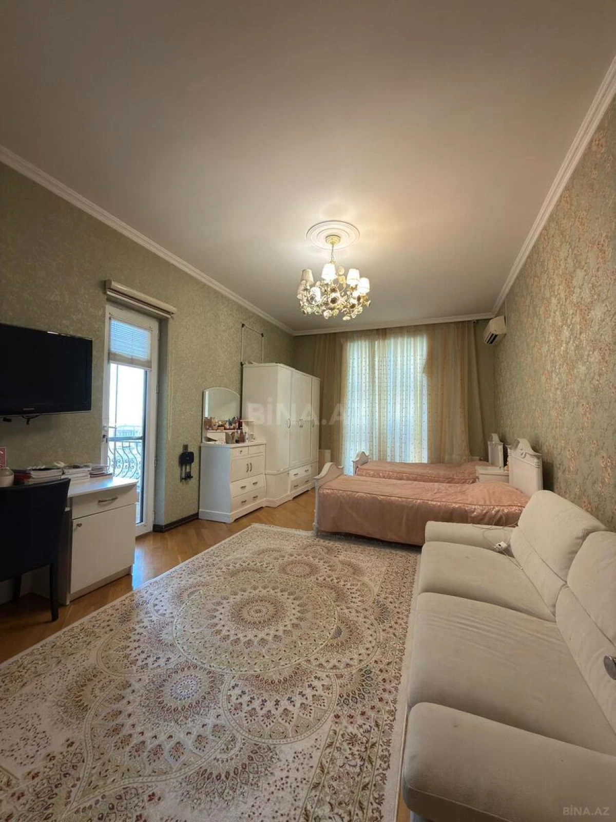 Satılır 4 otaqlı mənzil 220 m²