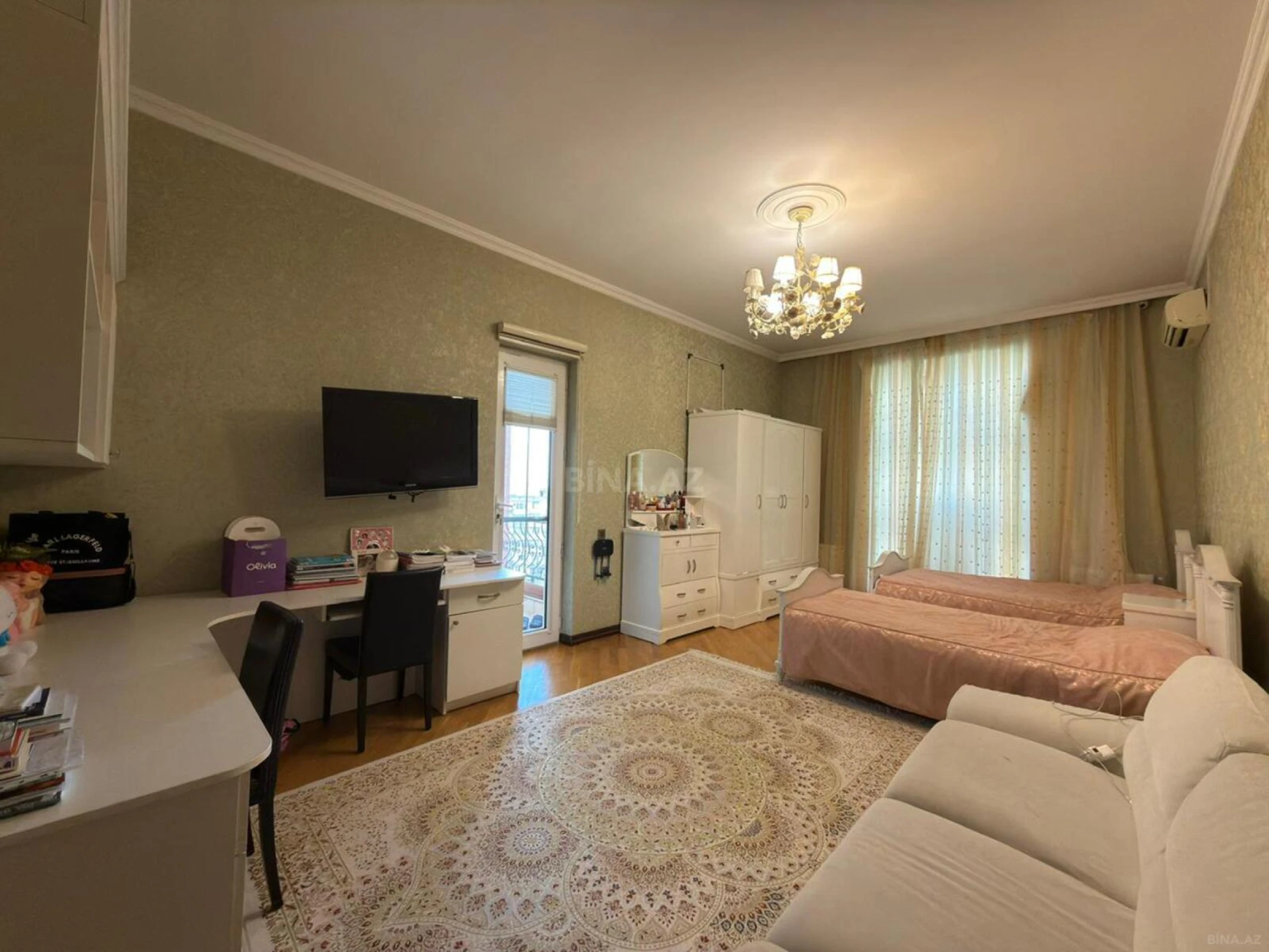 Satılır 4 otaqlı mənzil 220 m²