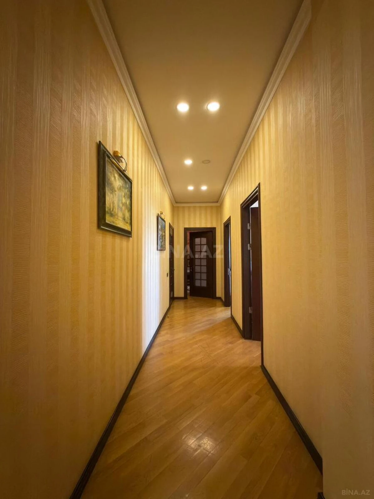 Satılır 4 otaqlı mənzil 220 m²