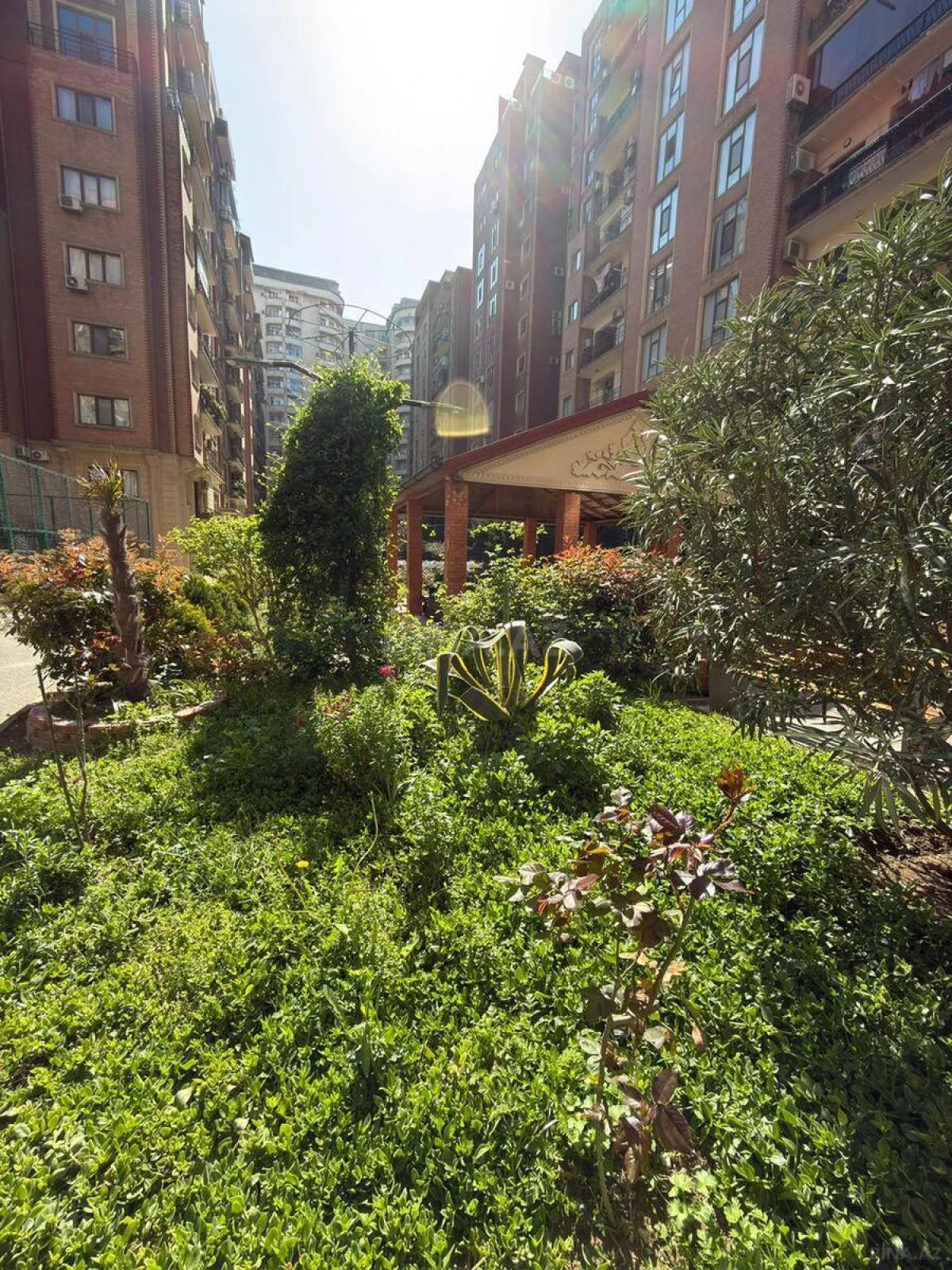 Satılır 4 otaqlı mənzil 220 m²