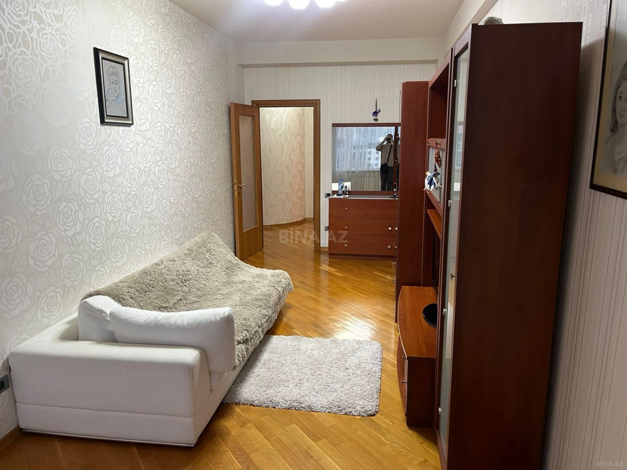 Kirayə verilir 5 otaqlı mənzil 200 m²