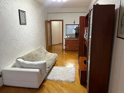 Kirayə verilir 5 otaqlı mənzil 200 m²