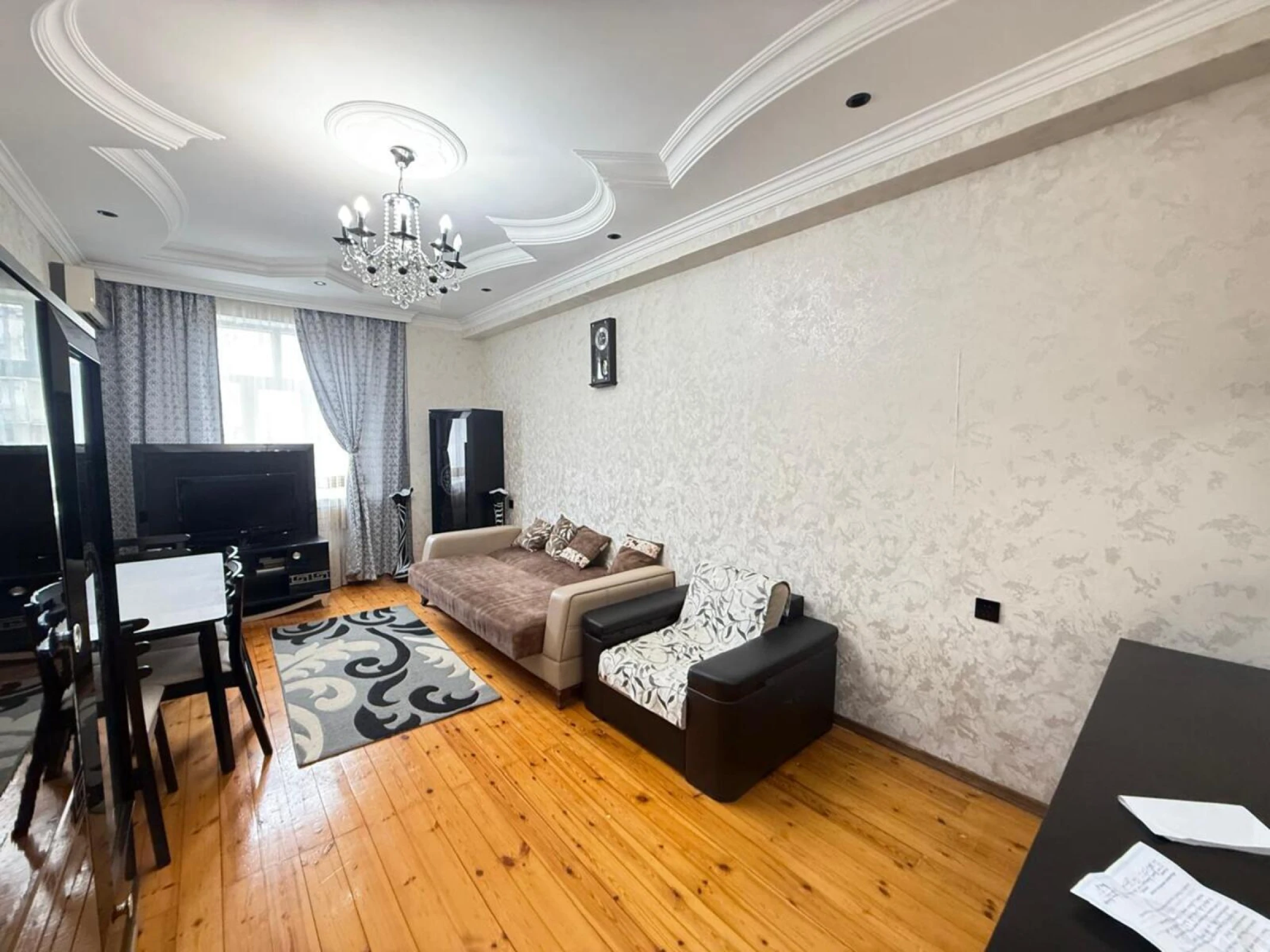 Kirayə verilir 2 otaqlı mənzil 90 m²