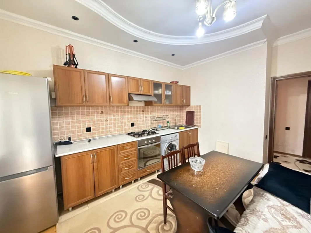 Kirayə verilir 2 otaqlı mənzil 90 m²