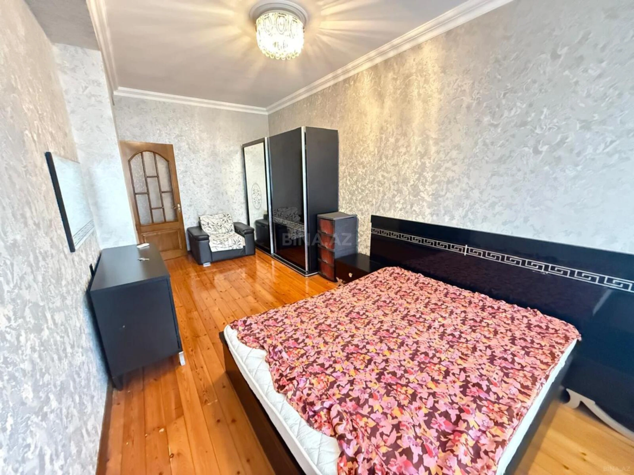 Kirayə verilir 2 otaqlı mənzil 90 m²