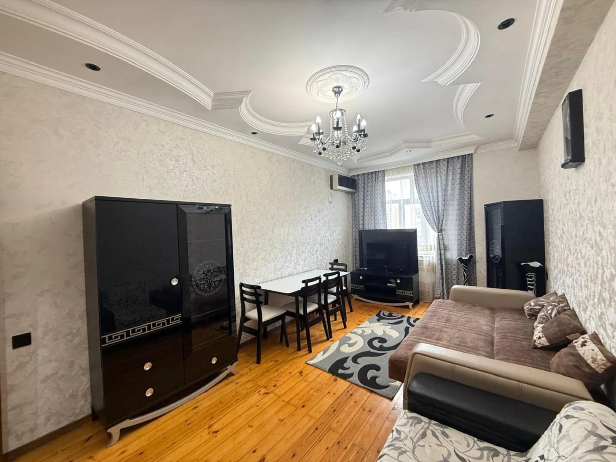 Kirayə verilir 2 otaqlı mənzil 90 m²