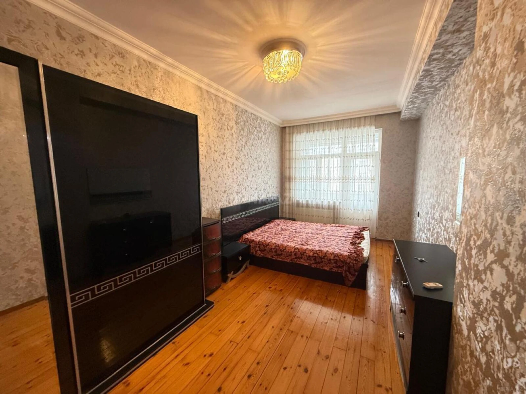 Kirayə verilir 2 otaqlı mənzil 90 m²