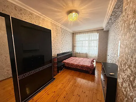 Kirayə verilir 2 otaqlı mənzil 90 m²