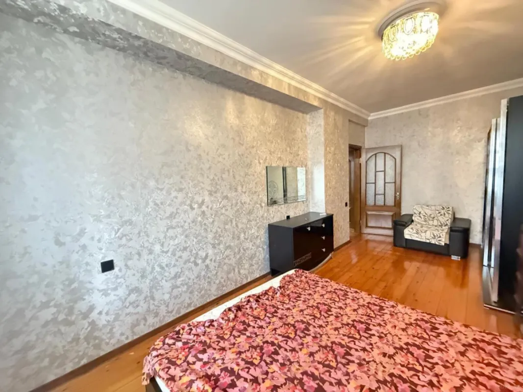 Kirayə verilir 2 otaqlı mənzil 90 m²