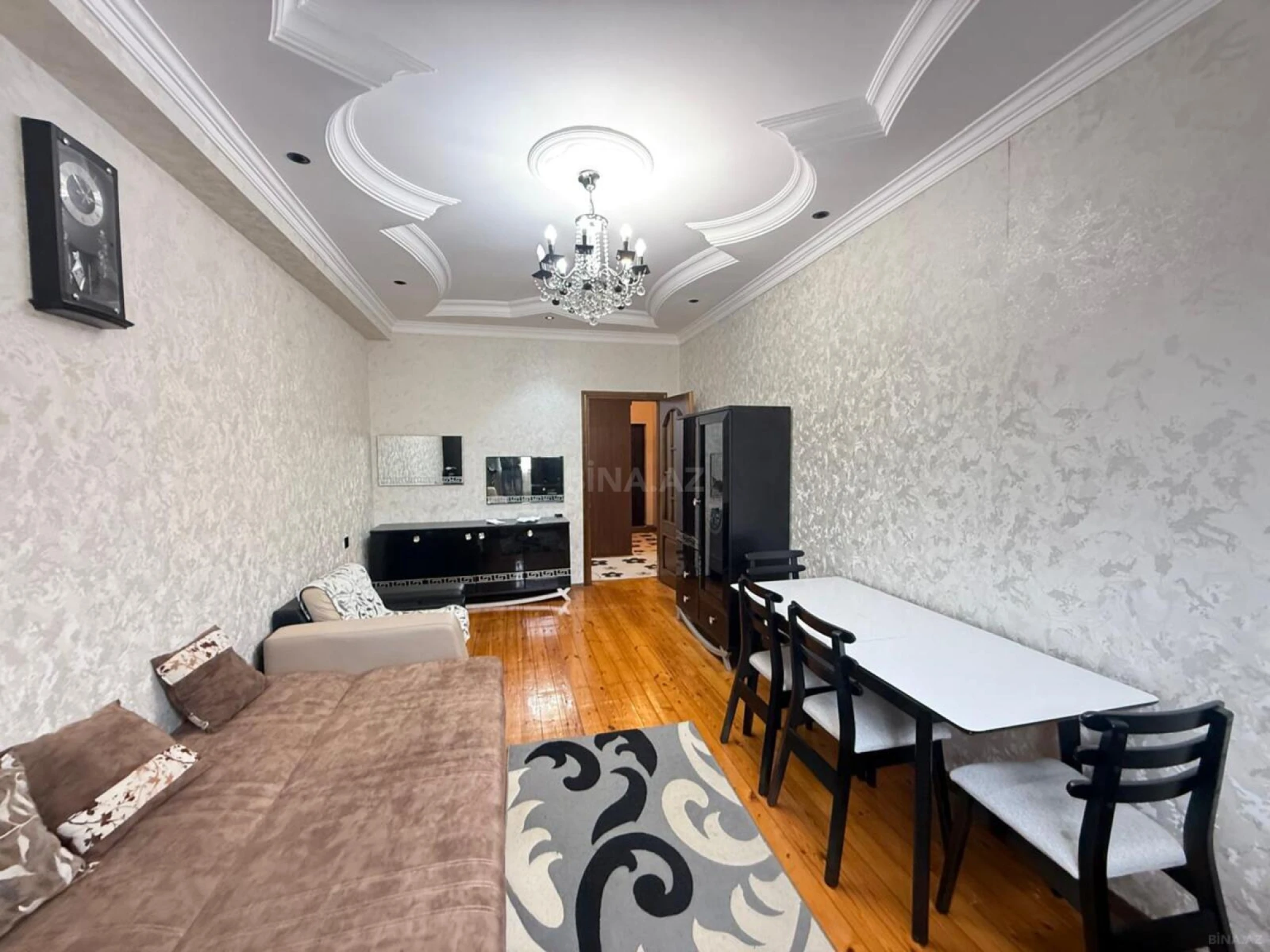 Kirayə verilir 2 otaqlı mənzil 90 m²