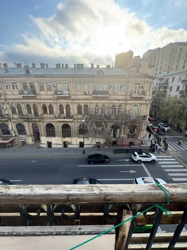 Satılır 2 otaqlı mənzil 61 m²