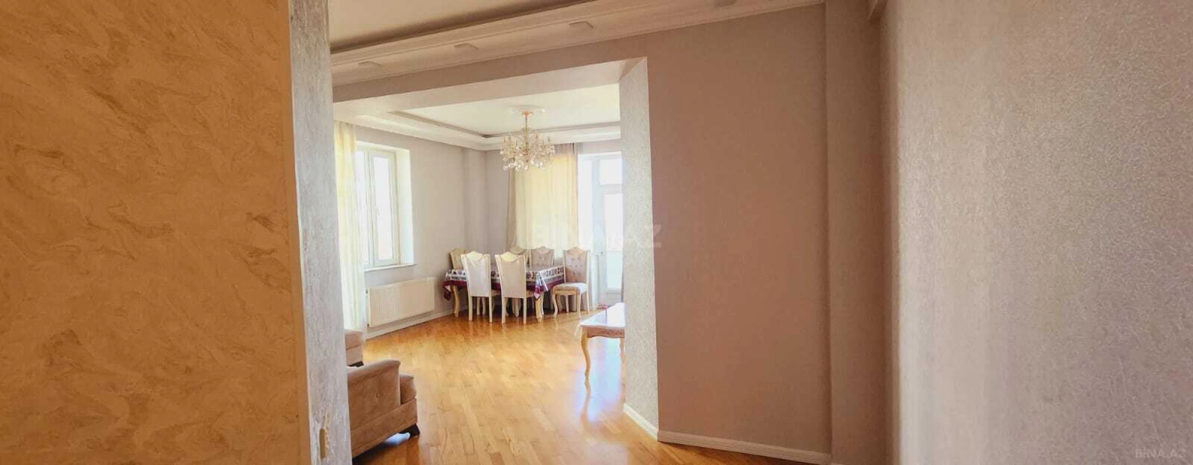 Kirayə verilir 2 otaqlı mənzil 105 m²