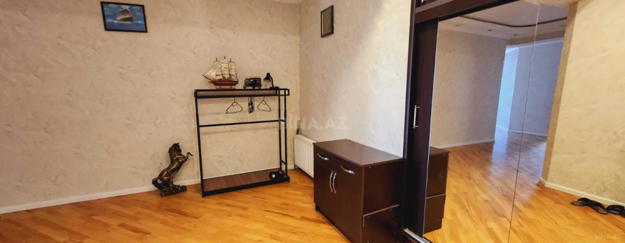 Kirayə verilir 2 otaqlı mənzil 105 m²