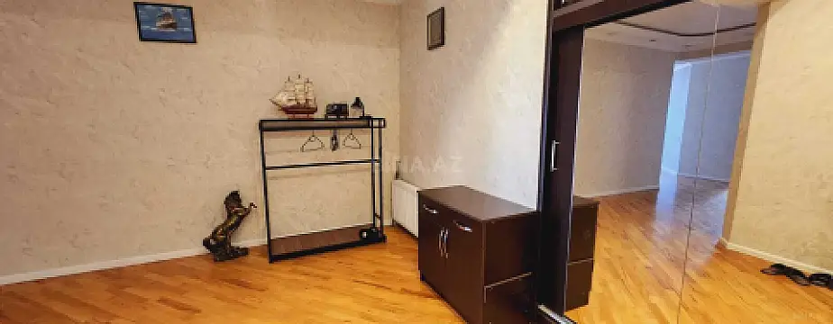 Kirayə verilir 2 otaqlı mənzil 105 m²