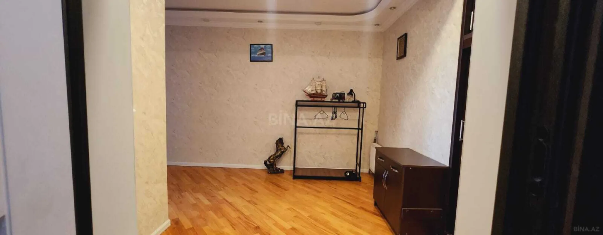Kirayə verilir 2 otaqlı mənzil 105 m²