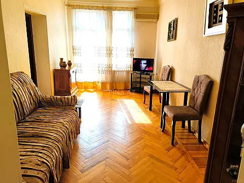Kirayə verilir 2 otaqlı mənzil 60 m²