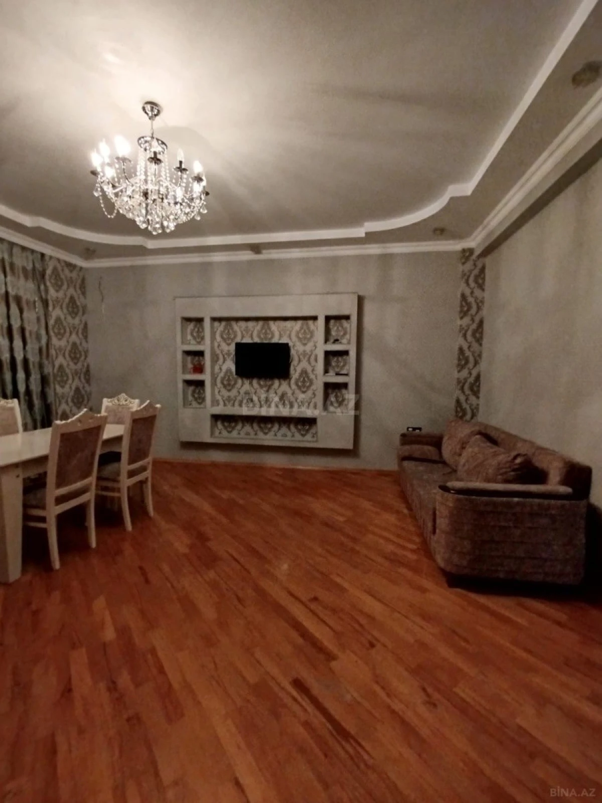 Kirayə verilir 2 otaqlı mənzil 90 m²