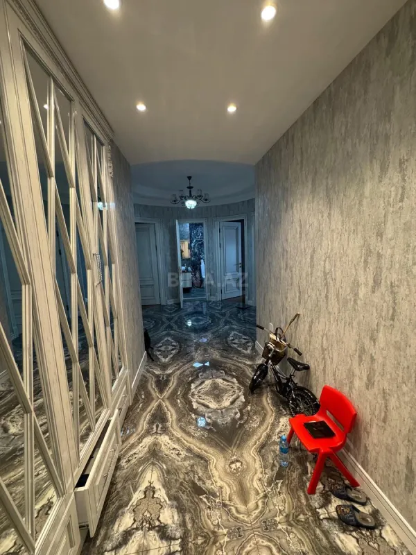 Kirayə verilir 3 otaqlı mənzil 140 m²