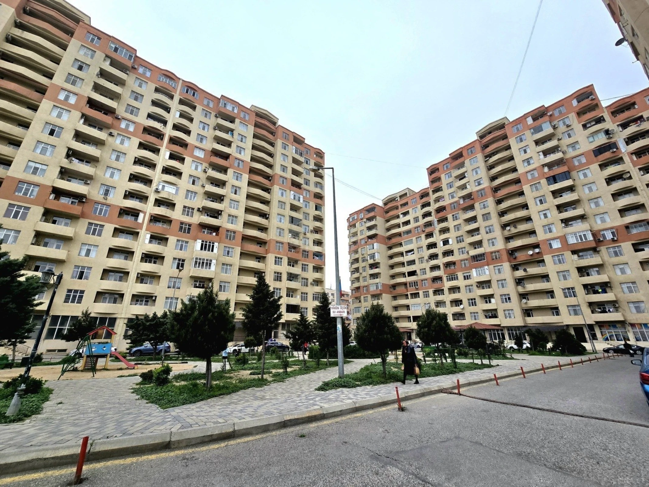 Satılır 2 otaqlı mənzil 101 m²