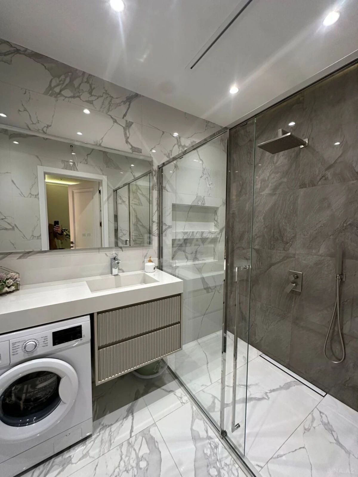 Kirayə verilir 3 otaqlı mənzil 140 m²