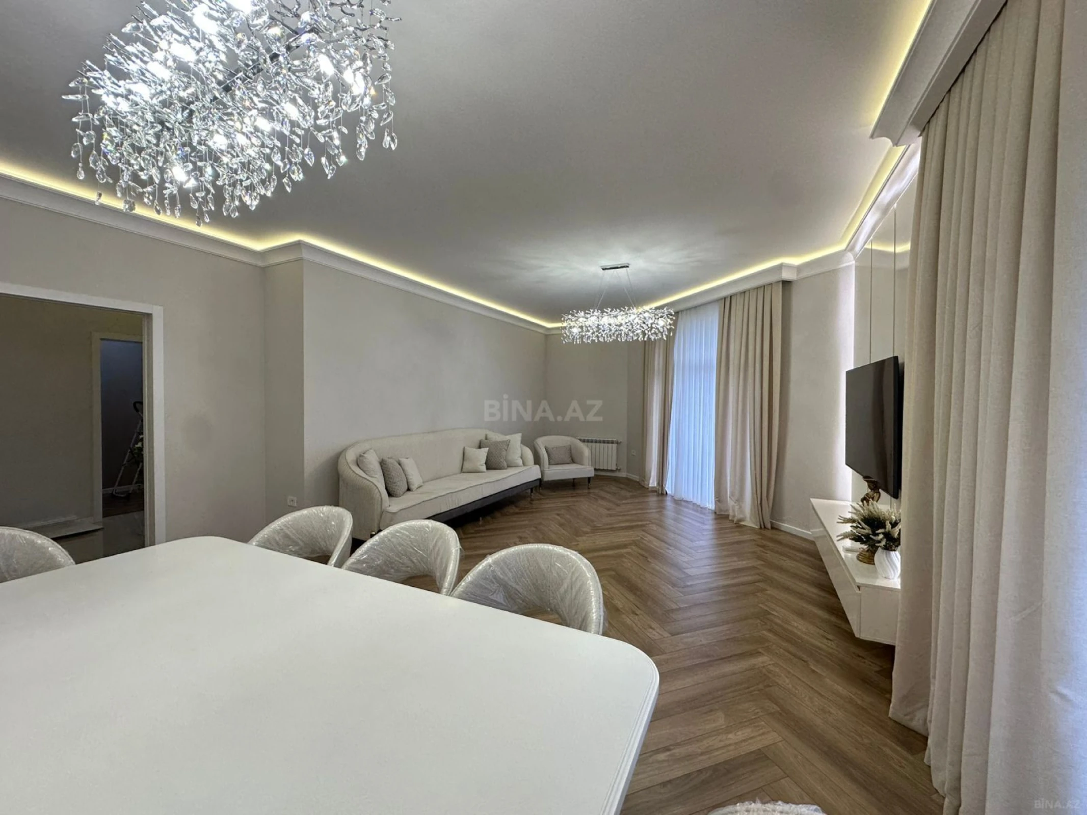 Kirayə verilir 3 otaqlı mənzil 140 m²