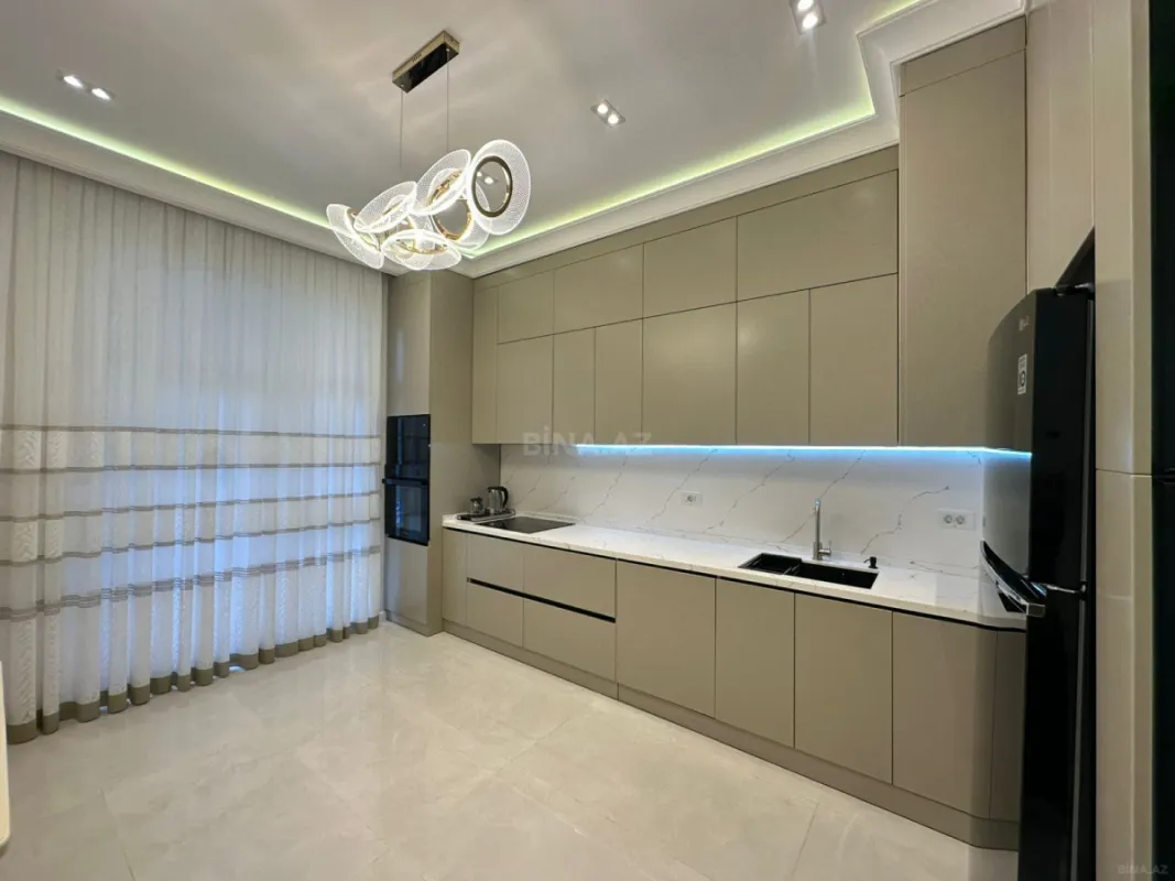 Kirayə verilir 3 otaqlı mənzil 140 m²