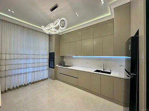 Kirayə verilir 3 otaqlı mənzil 140 m²