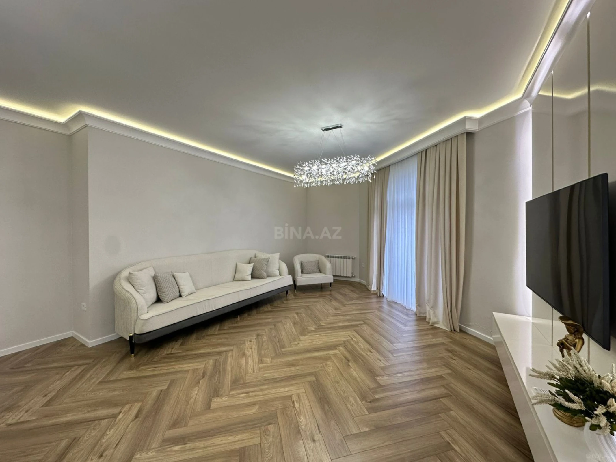 Kirayə verilir 3 otaqlı mənzil 140 m²