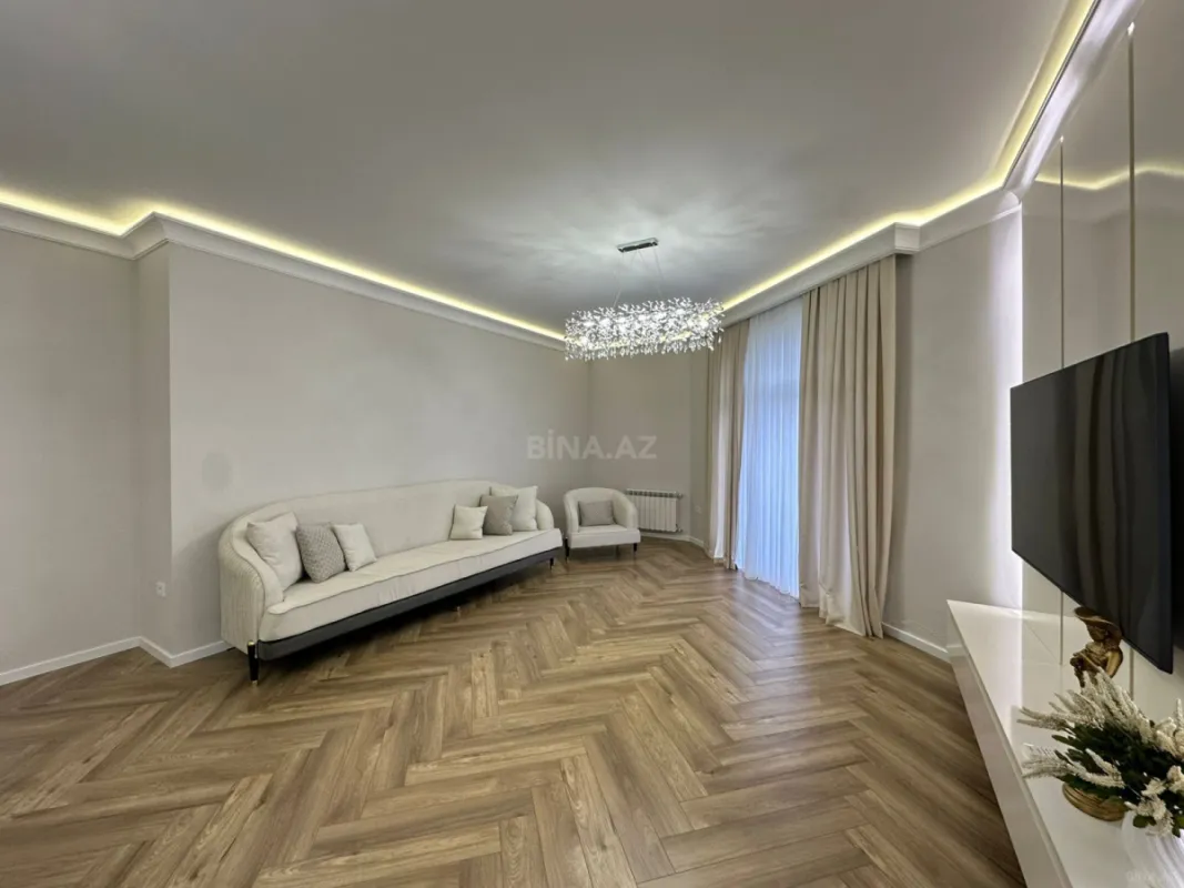 Kirayə verilir 3 otaqlı mənzil 140 m²