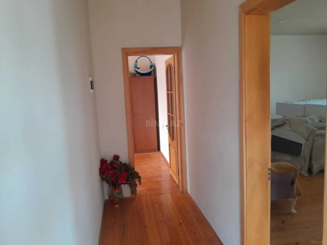 Satılır 5 otaqlı həyət evi 180 m²