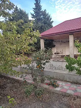 Satılır 5 otaqlı həyət evi 180 m²