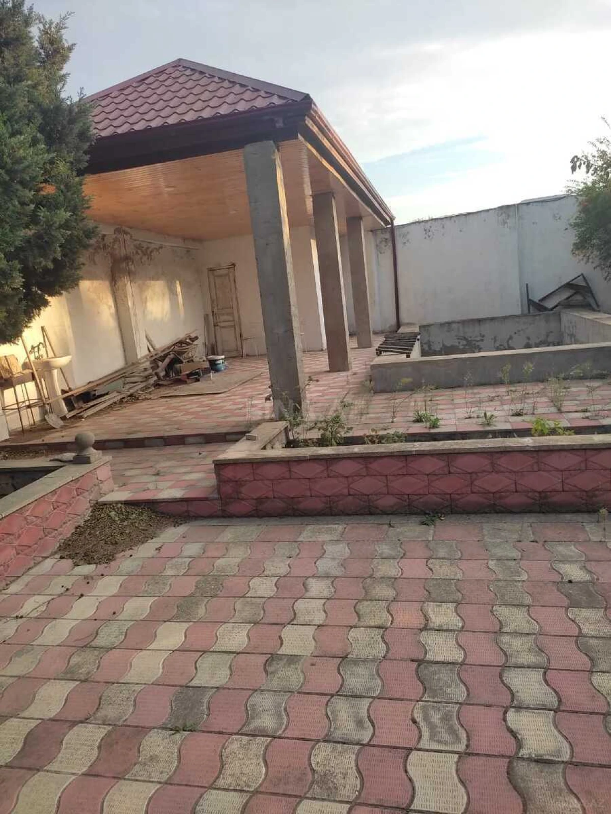 Satılır 5 otaqlı həyət evi 180 m²