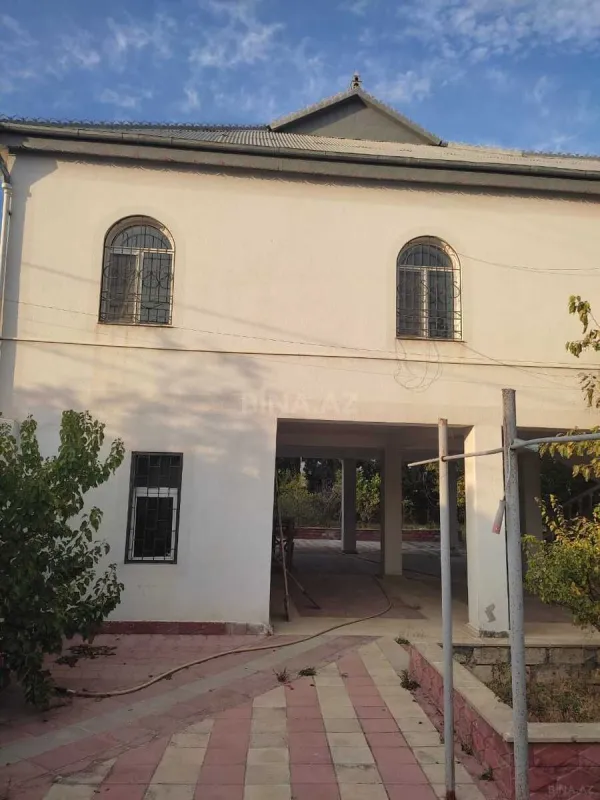 Satılır 5 otaqlı həyət evi 180 m²
