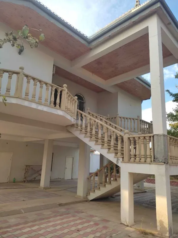 Satılır 5 otaqlı həyət evi 180 m²