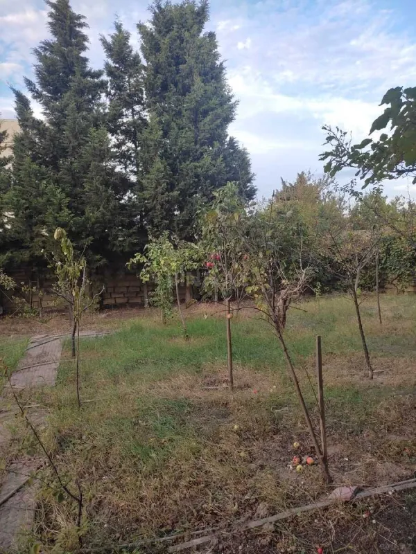 Satılır 5 otaqlı həyət evi 180 m²