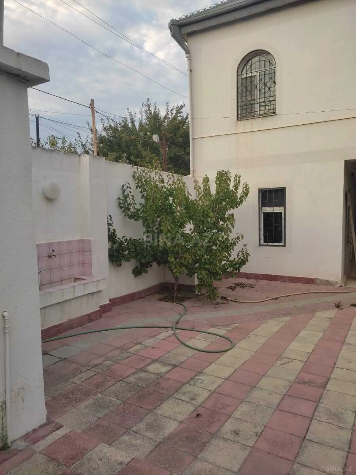 Satılır 5 otaqlı həyət evi 180 m²