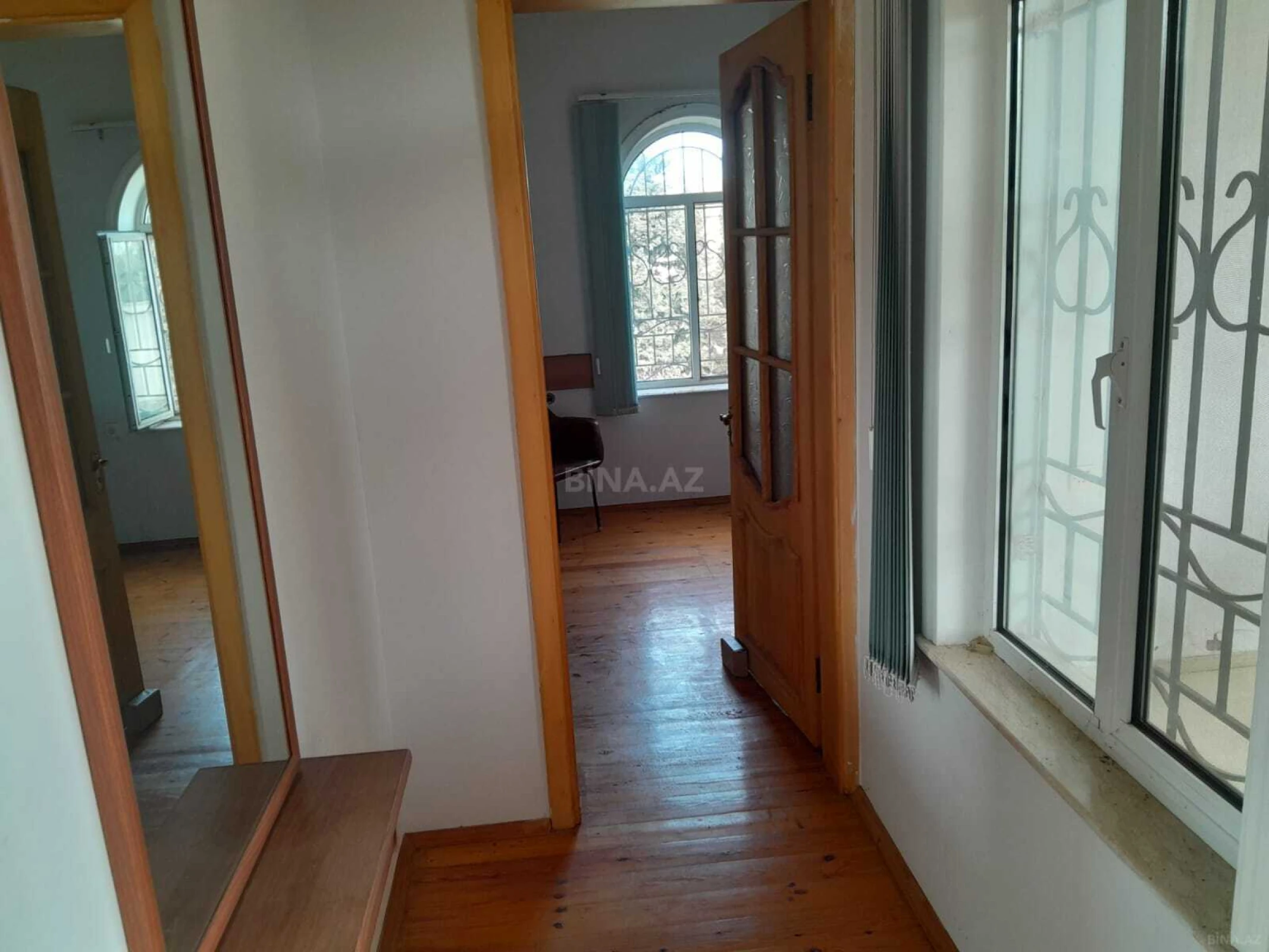 Satılır 5 otaqlı həyət evi 180 m²